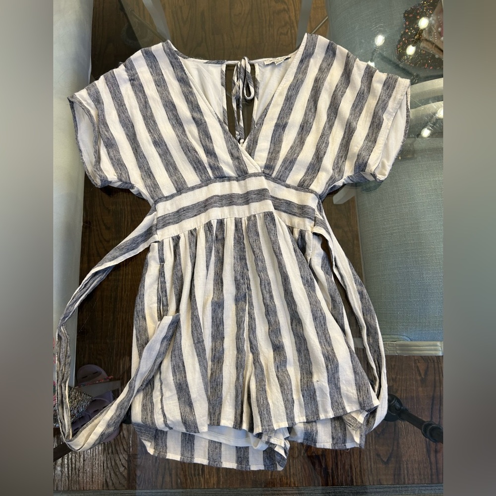 Super cute American Eagle striped romper, XS. Perfect condition. Never worn!